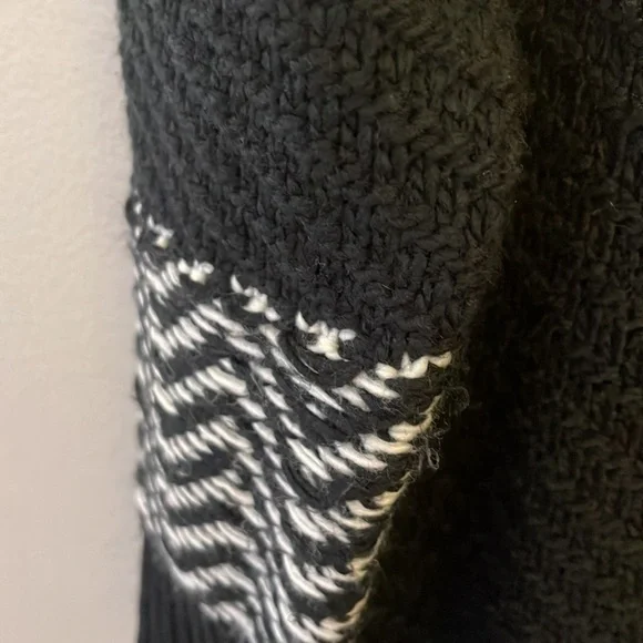 John + Jenn Small Chunky Knit Sweater Black and White Fringe - Picture 6 of 16
